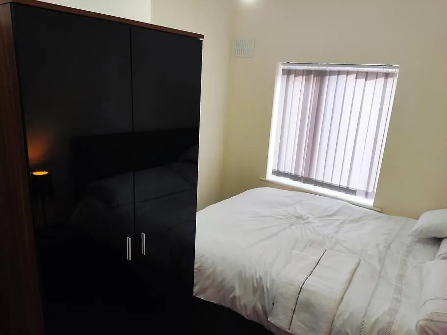 Cheerful 2-Bedroom Home With Off Street Parking Blackpool United Kingdom