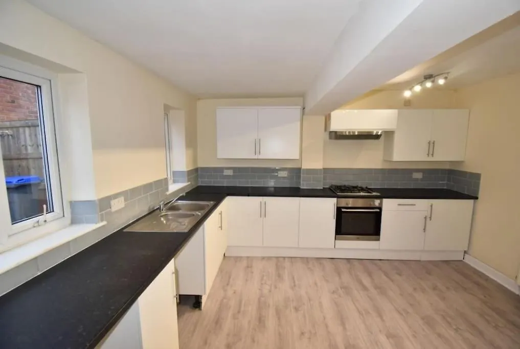 Cheerful 2-Bedroom Home With Off Street Parking Blackpool Apartment