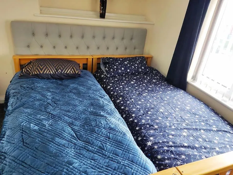 Cheerful 2-Bedroom Home With Off Street Parking Blackpool