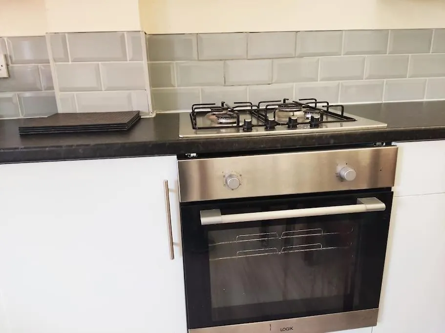Cheerful 2-Bedroom Home With Off Street Parking Blackpool