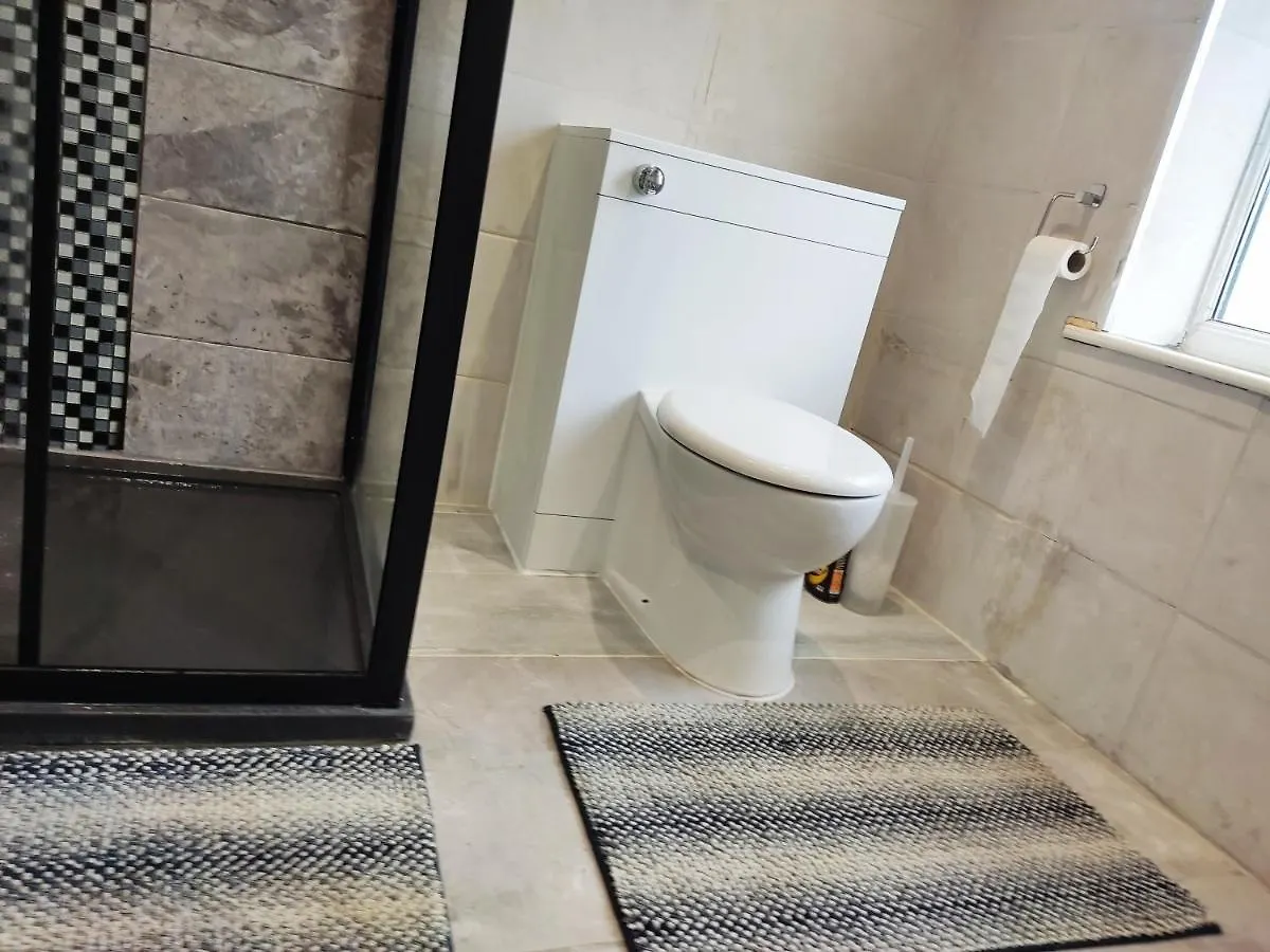 Apartment Cheerful 2-Bedroom Home With Off Street Parking Blackpool